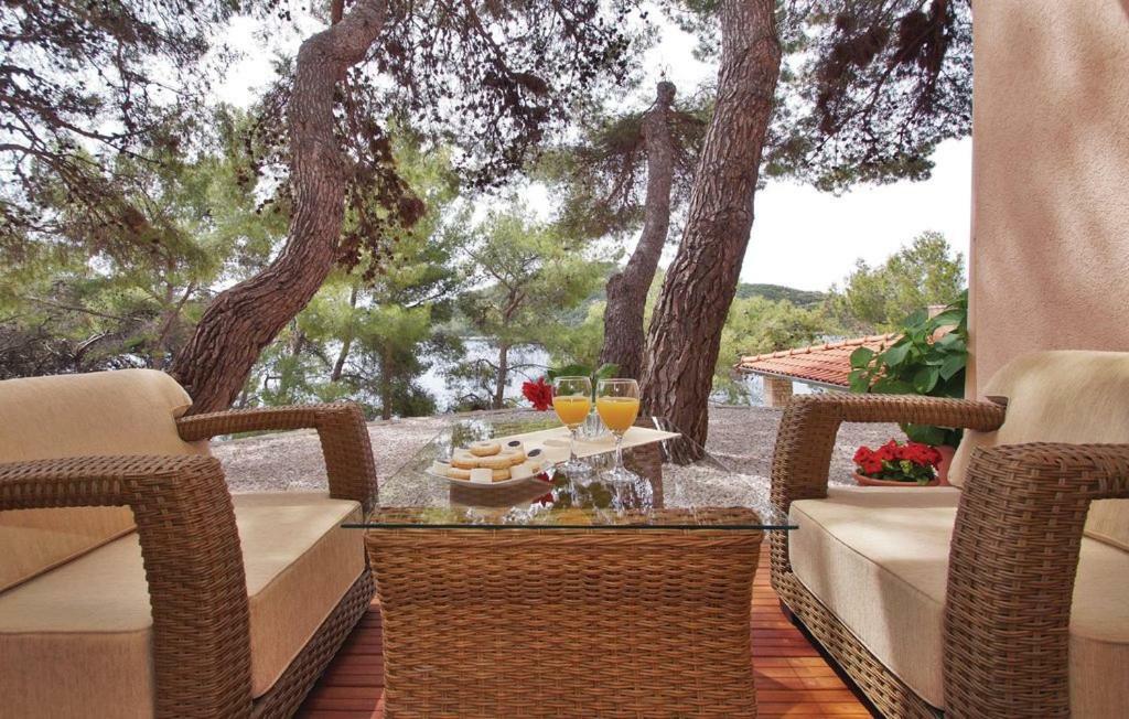 Beautiful Apartment By The Sea Прижба Экстерьер фото